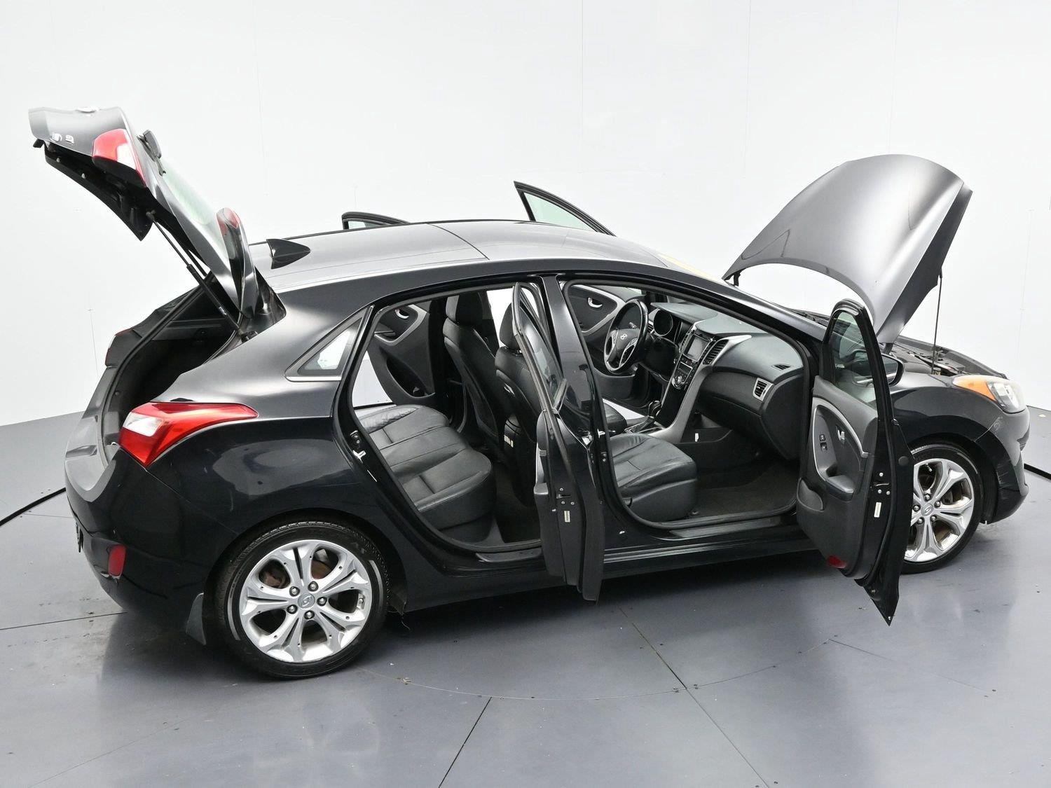 Used 2013 Black Noir Pearl Hyundai 5dr HB Auto PZEV image 39
