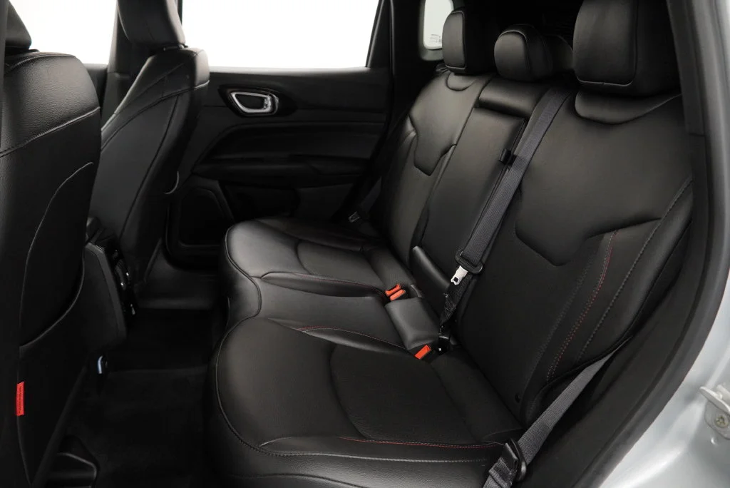 Certified Used 2025 Silver Jeep Trailhawk image 4