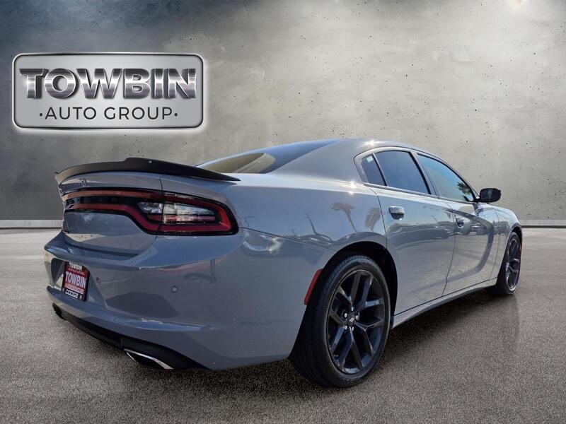 Used 2022 Gray Dodge SXT image 5
