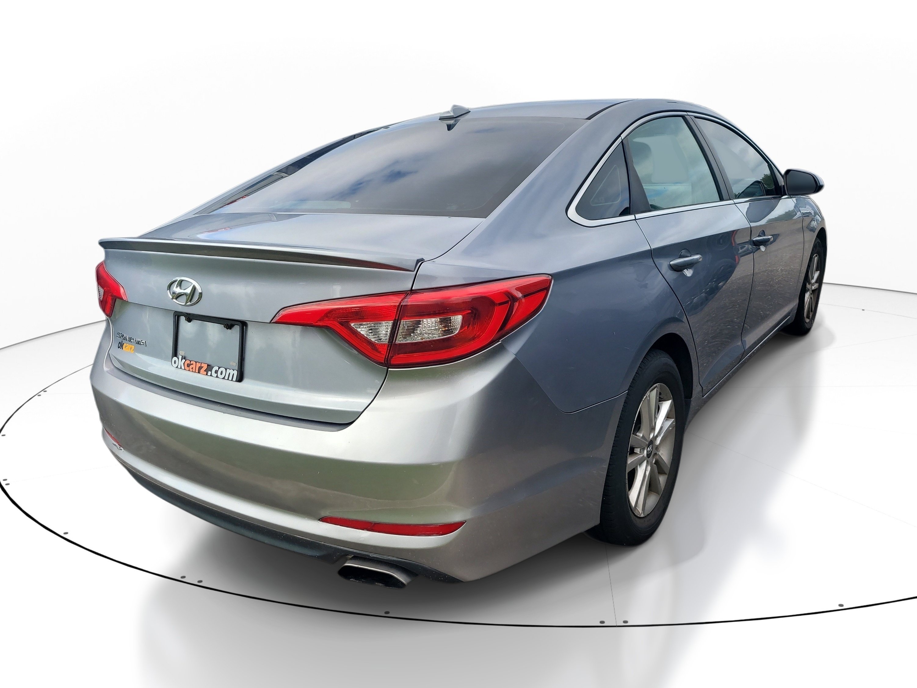 Used 2017 Shale Gray Metallic Hyundai SE image 4