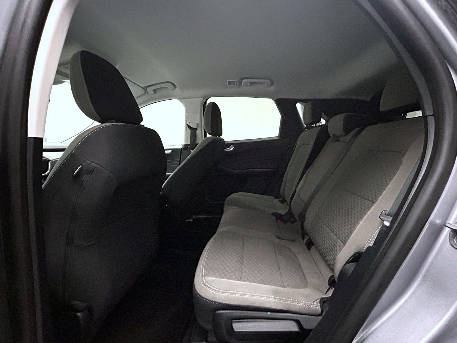 Used 2021 Silver Ford SE image 19
