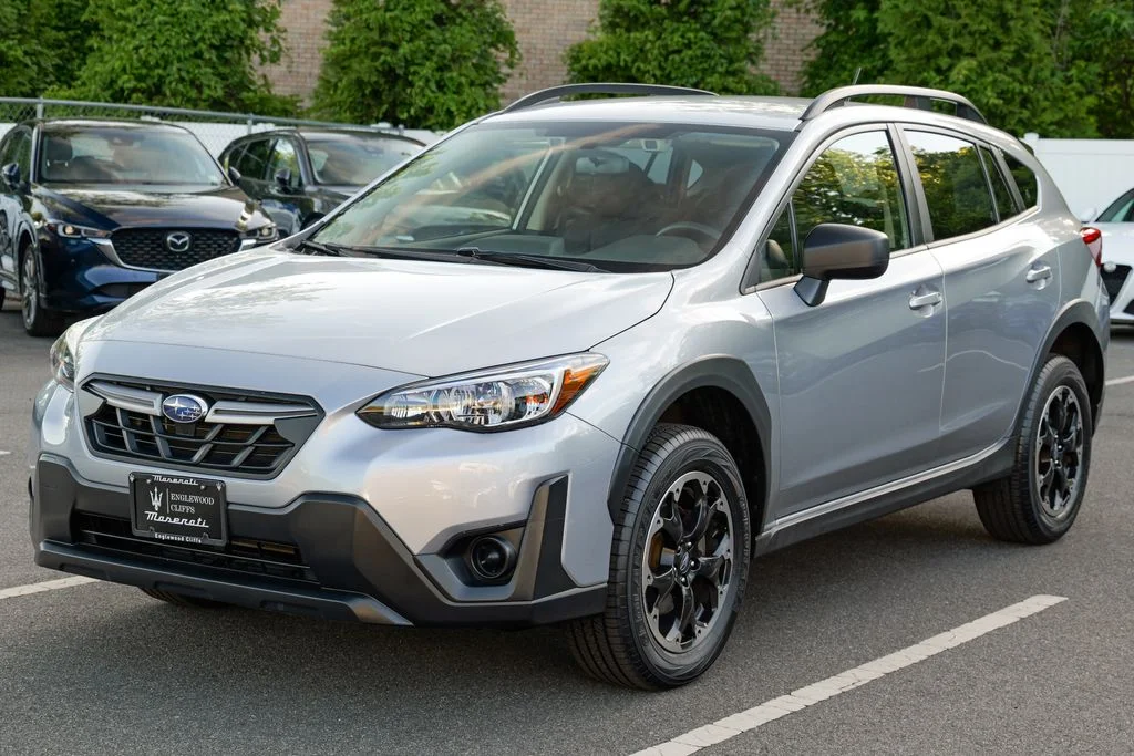Used 2023 Ice Silver Metallic Subaru Base image 3