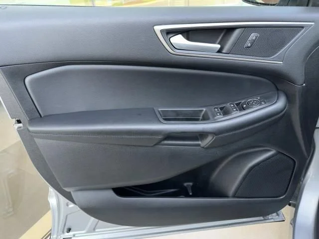 Used 2022 Silver Ford SEL image 35