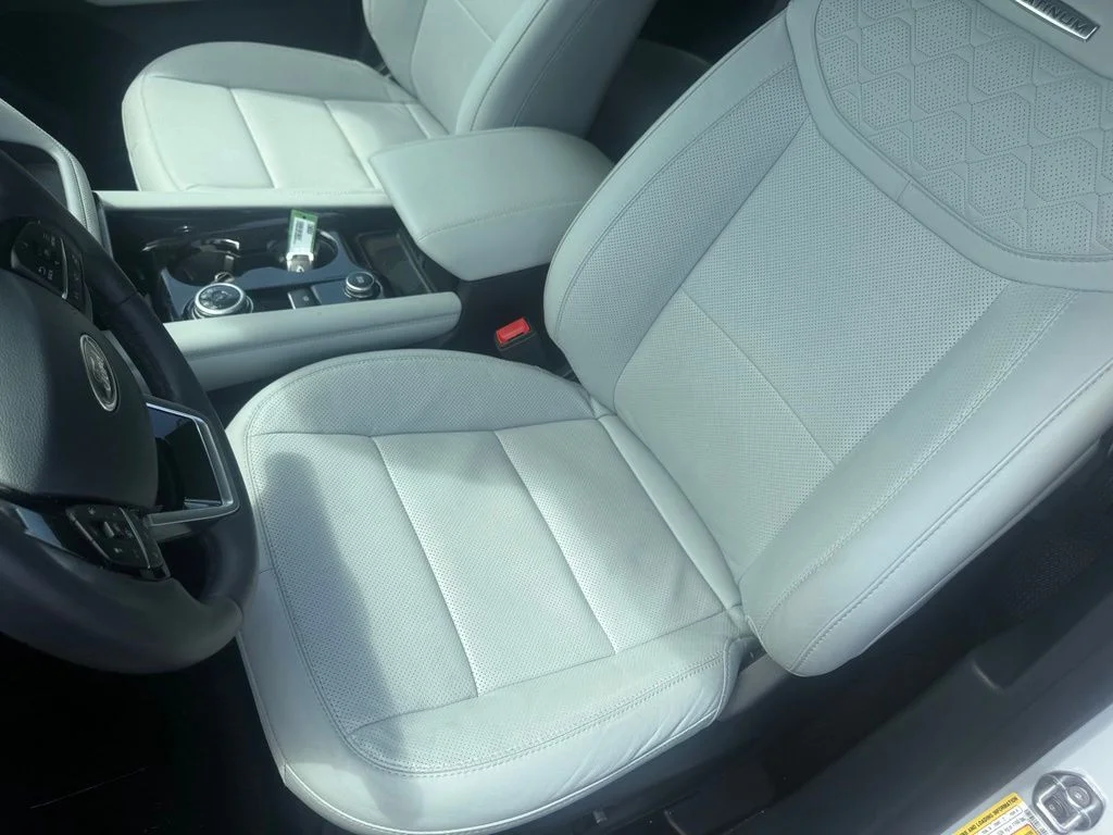 Used 2025 White Metallic Ford Platinum image 20