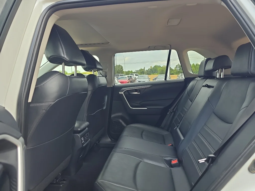 Used 2023 Wind Chill Pearl Toyota XLE Premium image 8
