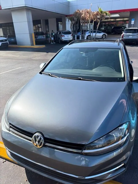 Used 2018 Gray Volkswagen SE image 2