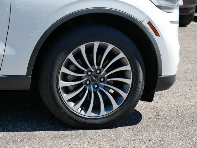 Used 2021 White Lincoln Reserve image 7