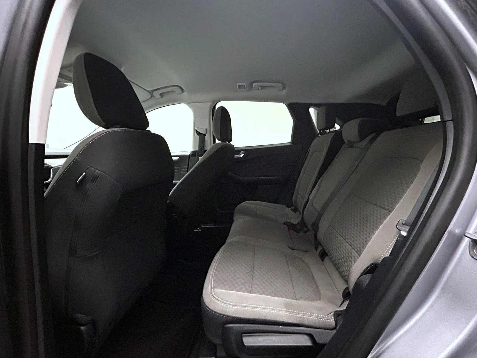 Used 2021 Silver Ford SE image 19