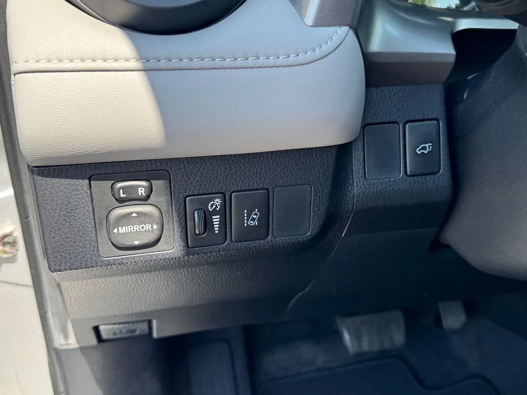 Used 2016 Silver Toyota Limited image 17