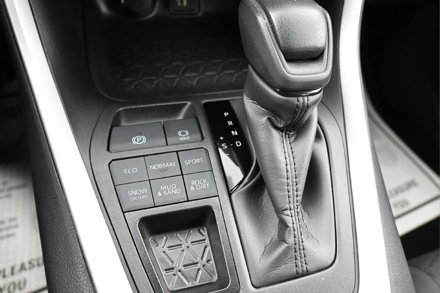 Used 2025 White Toyota XLE image 10