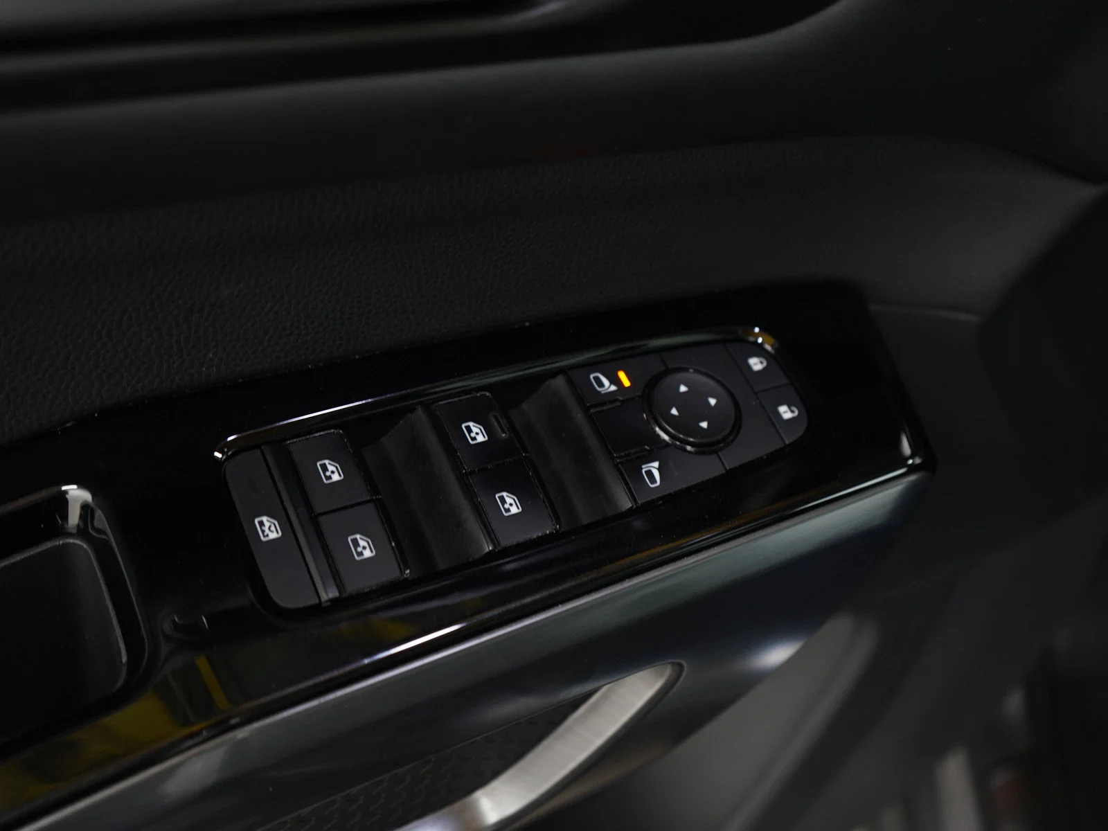 Used 2023 Gun Metallic/Super Black Nissan SL image 21