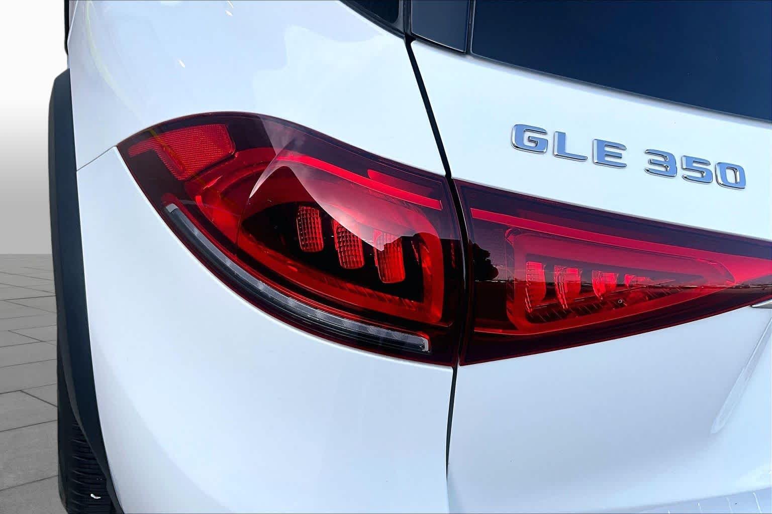 Used 2022 Polar White Mercedes-Benz GLE 350 image 25