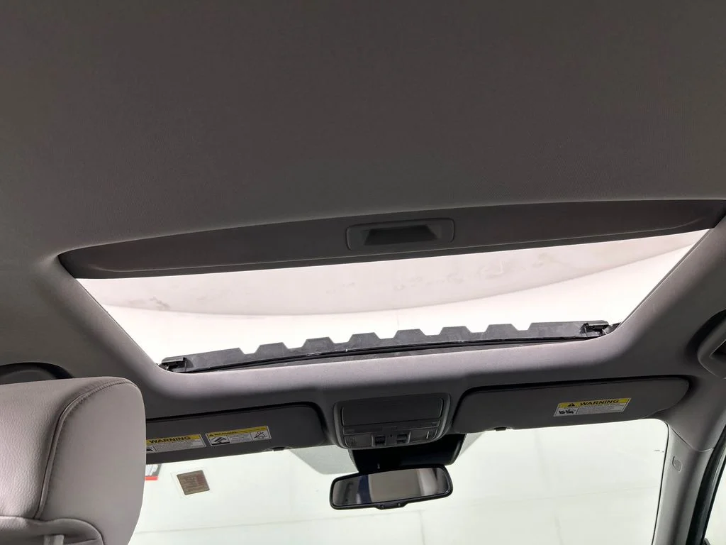 Used 2018 Silver Honda Touring image 19