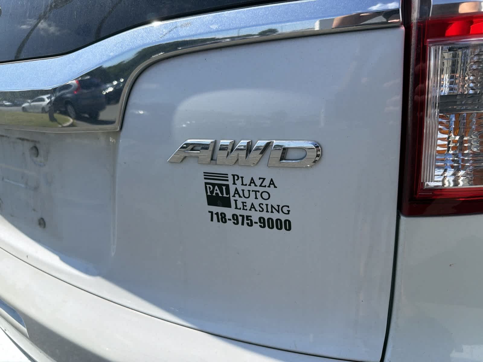 Used 2015 White Honda  image 24