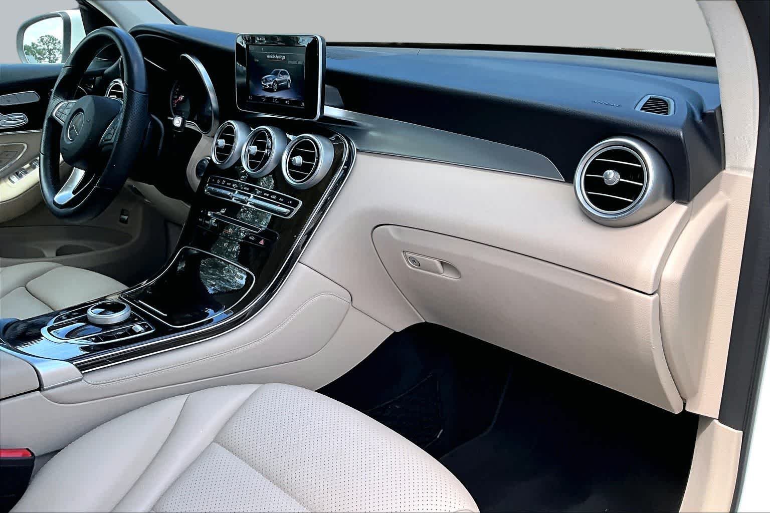 Used 2019 Polar White Mercedes-Benz GLC 300 image 19