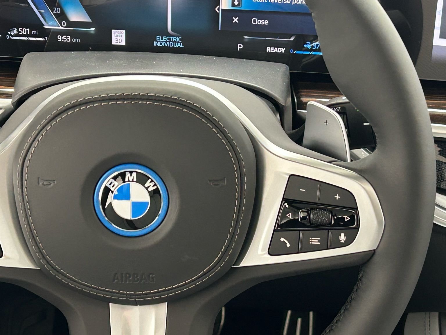 New 2026 Manhattan Green Metallic BMW xDrive50e image 19
