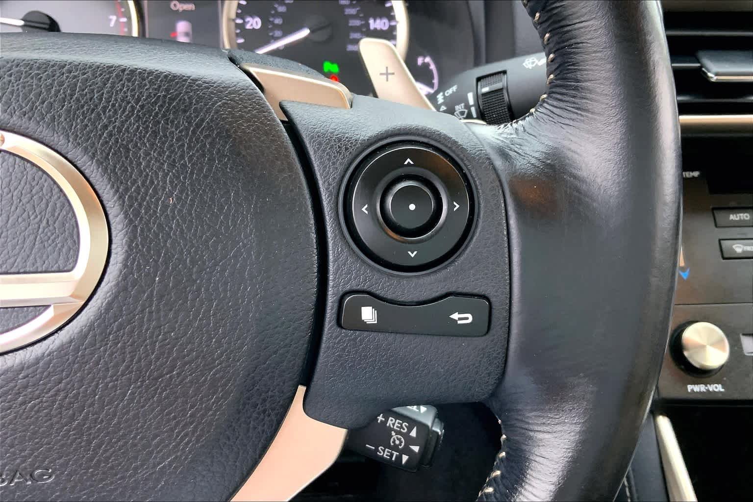 Used 2015 Starfire Pearl Lexus  image 22