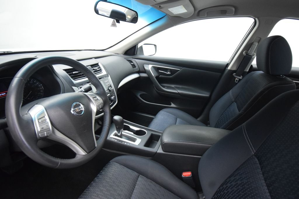 Used 2016 Silver Nissan 2.5 SV image 7