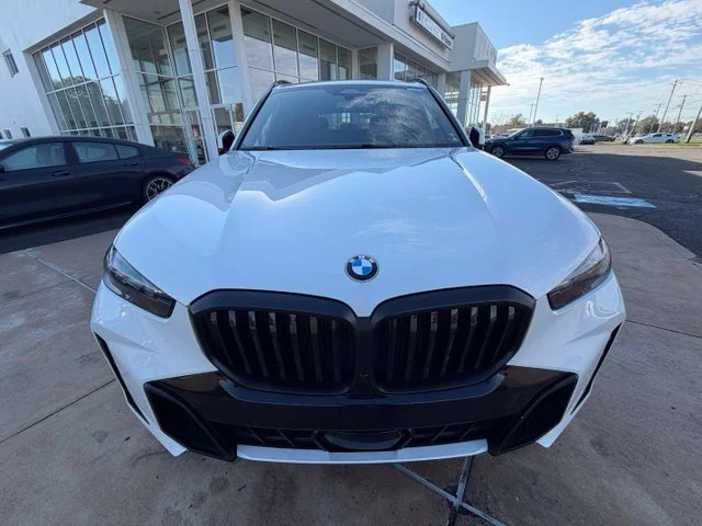 Used 2024 White BMW xDrive40i image 8