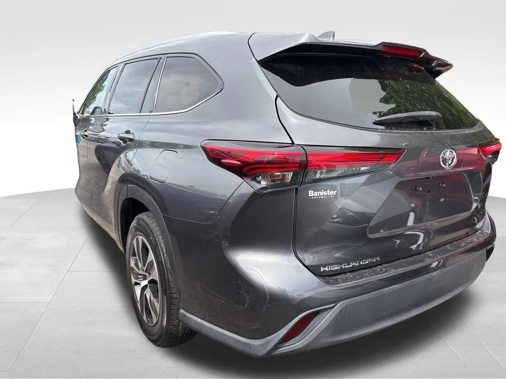 Used 2020 Gray Toyota XLE image 15