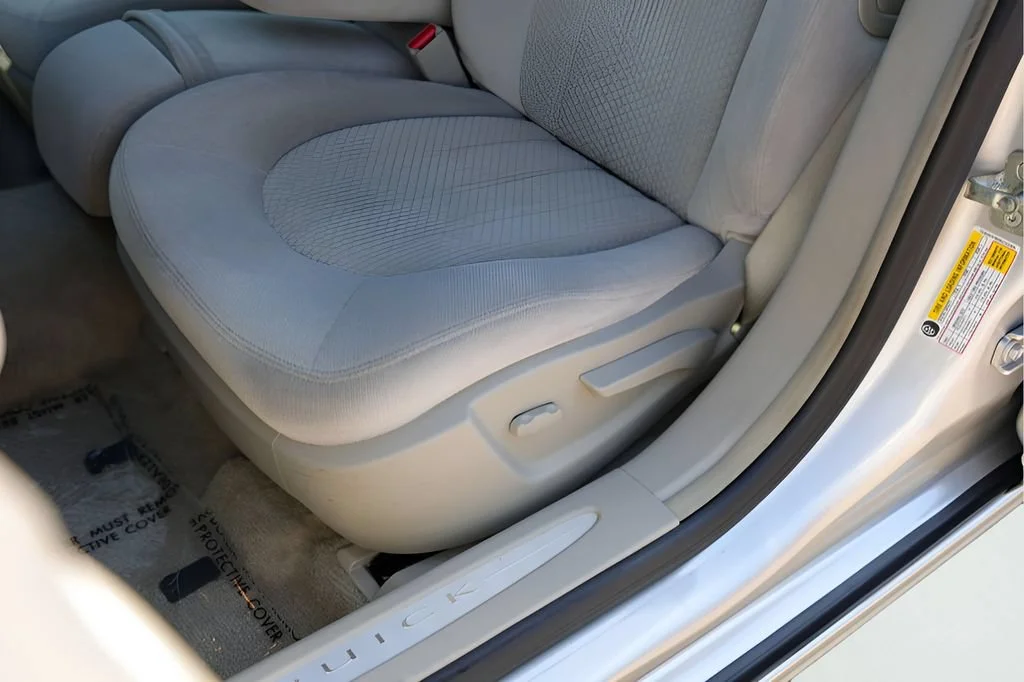 Used 2011 QUICKSILVER METALLIC Buick CX image 8