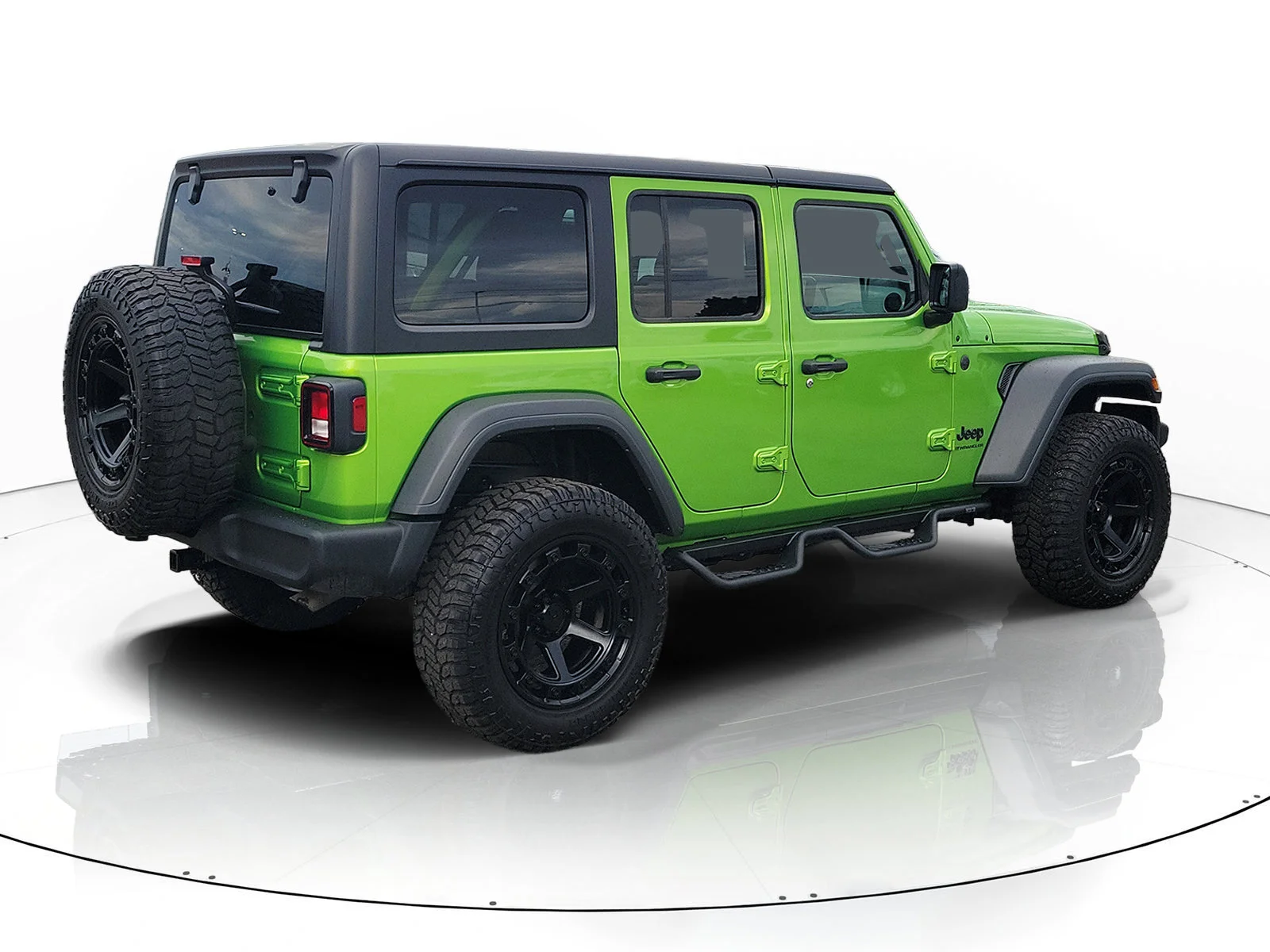 Certified Used 2025 Green Jeep Sport S image 3