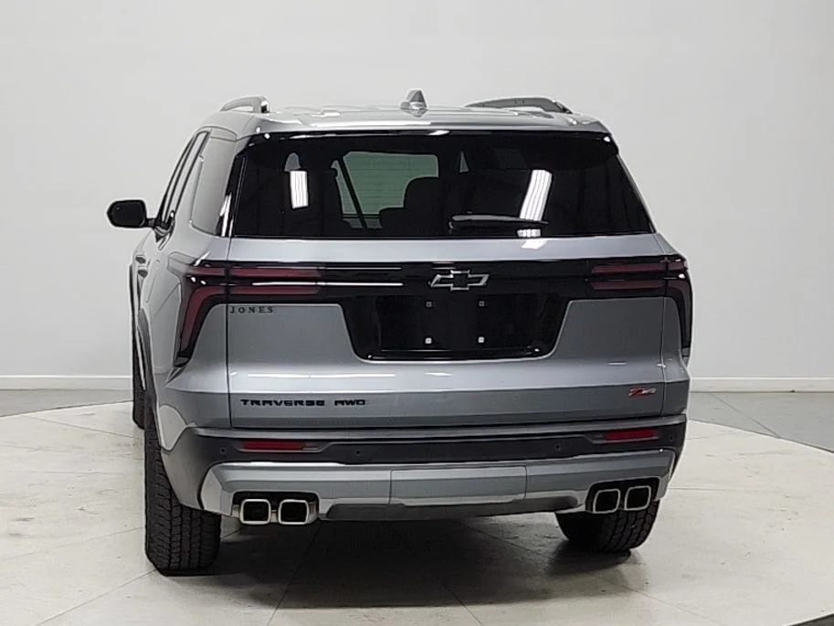 Used 2025 Gray Chevrolet Z71 image 6