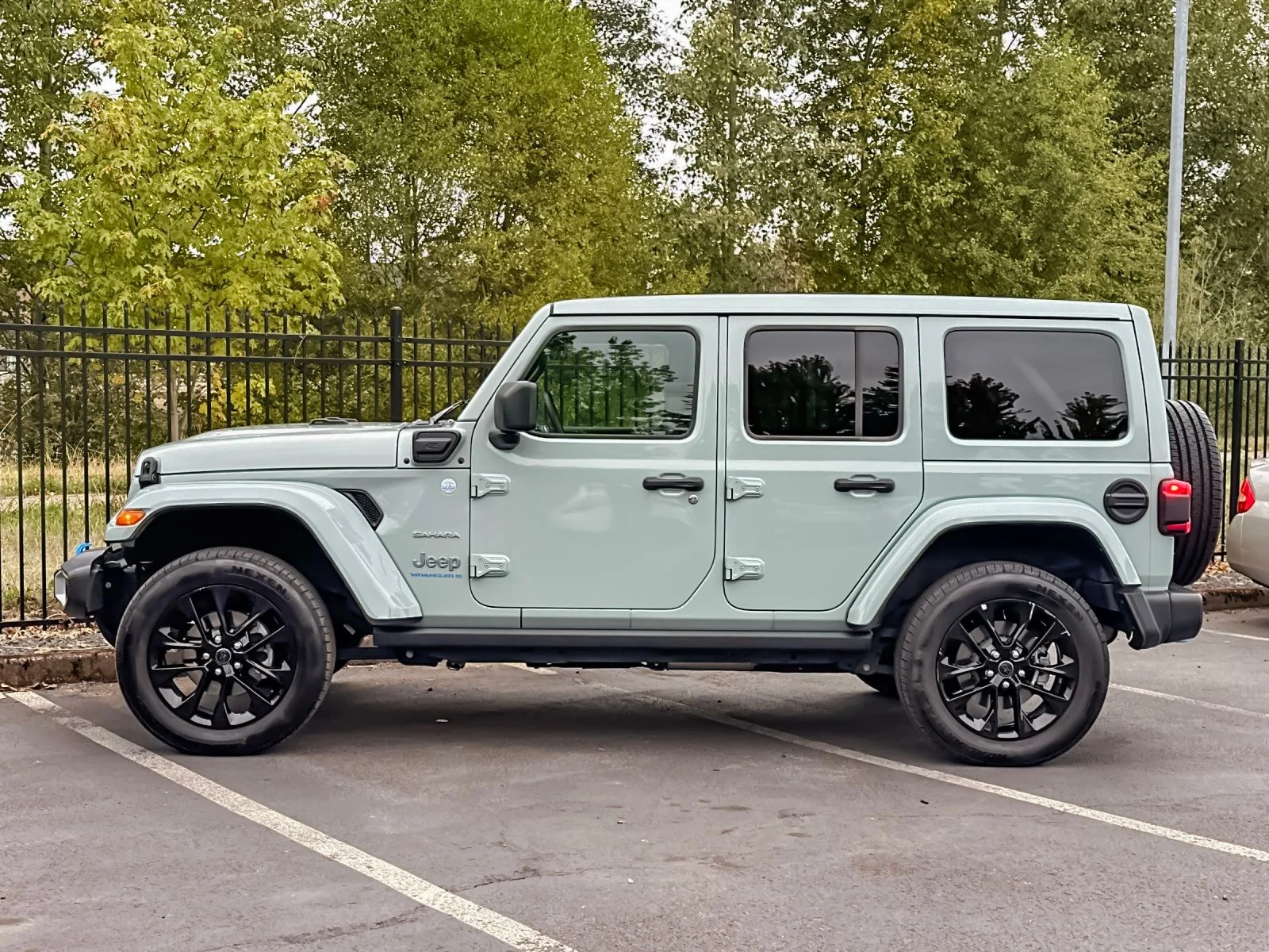 Used 2024 Gray Jeep Sahara 4xe image 6