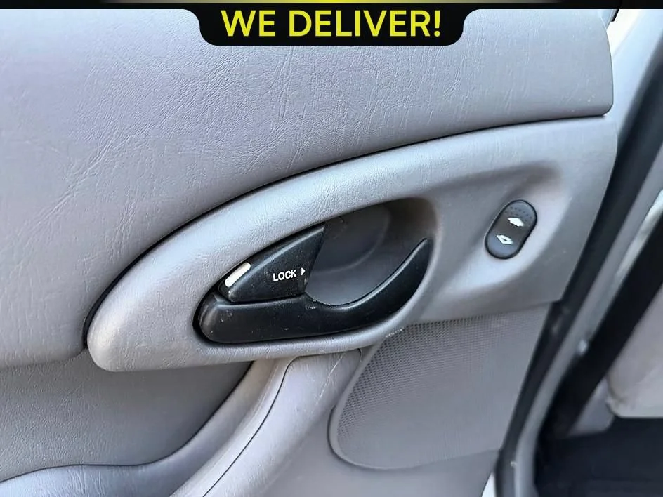 Used 2002 Silver Ford SE Base image 18