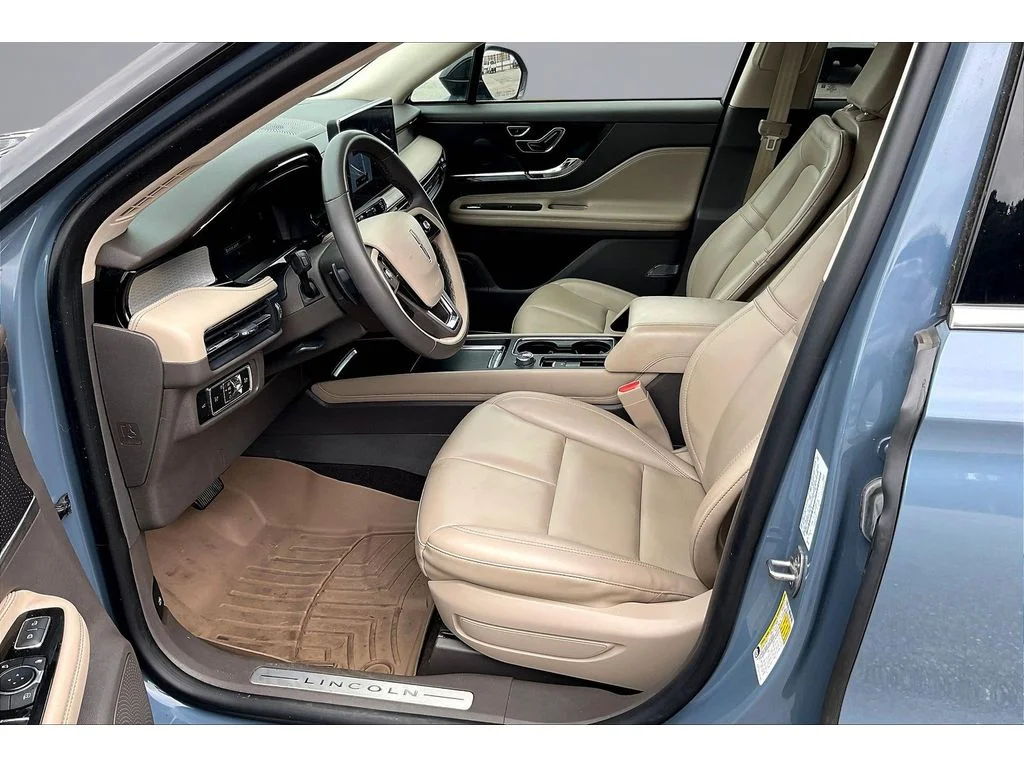 Used 2023  Lincoln Standard image 11