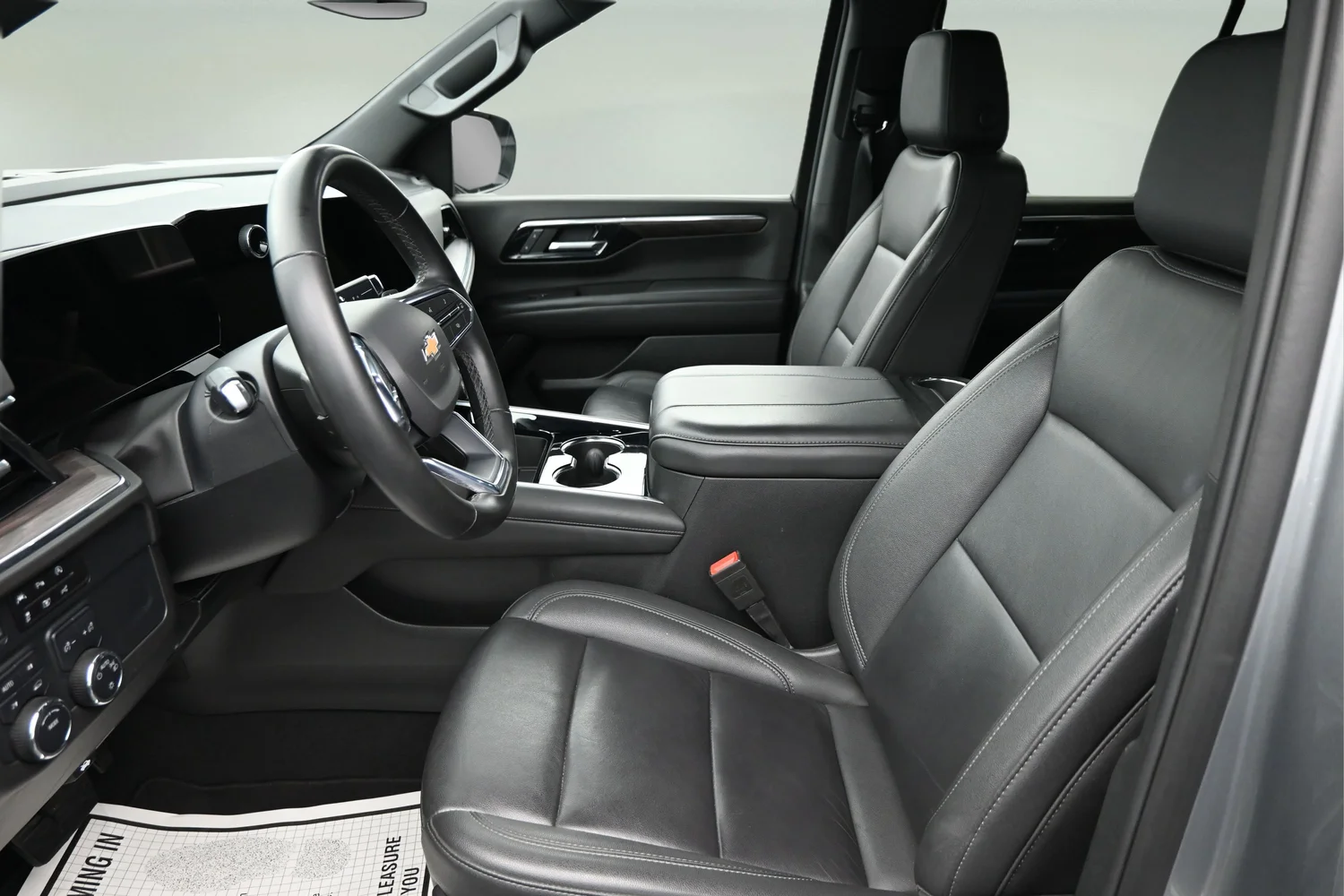 Used 2025 Gray Chevrolet LT image 24