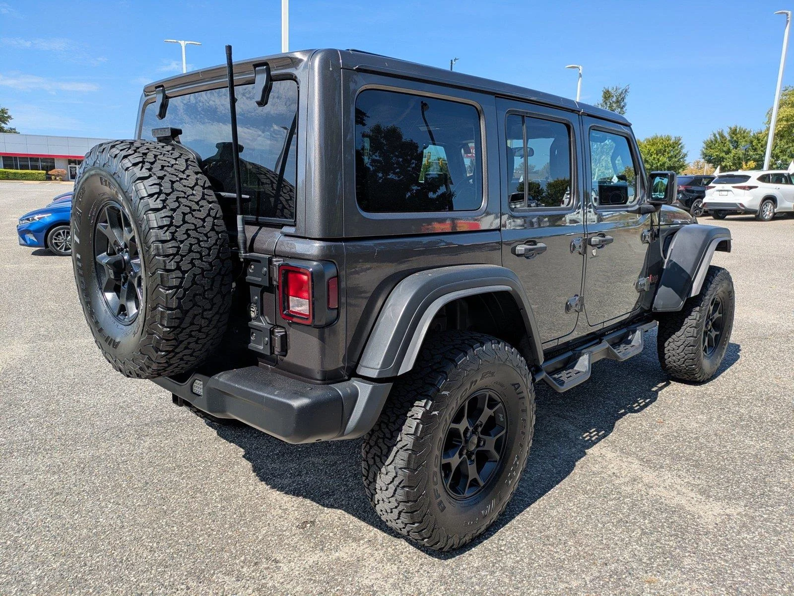 Used 2018 Granite Crystal Metallic Clearcoat Jeep Rubicon image 4