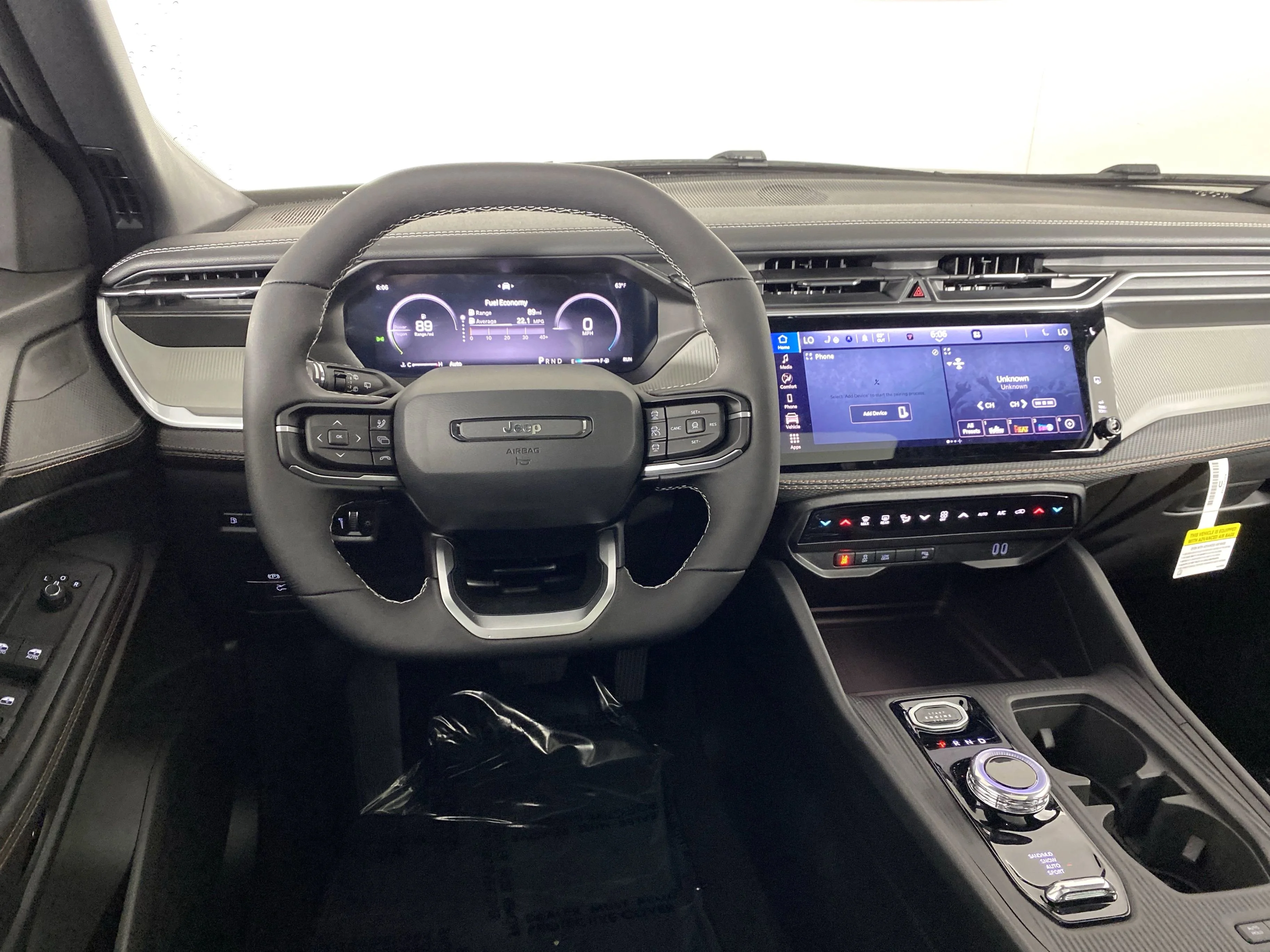 New 2026 Diamond Black Crystal Pearl-Coat Exterior Paint Jeep Limited image 17