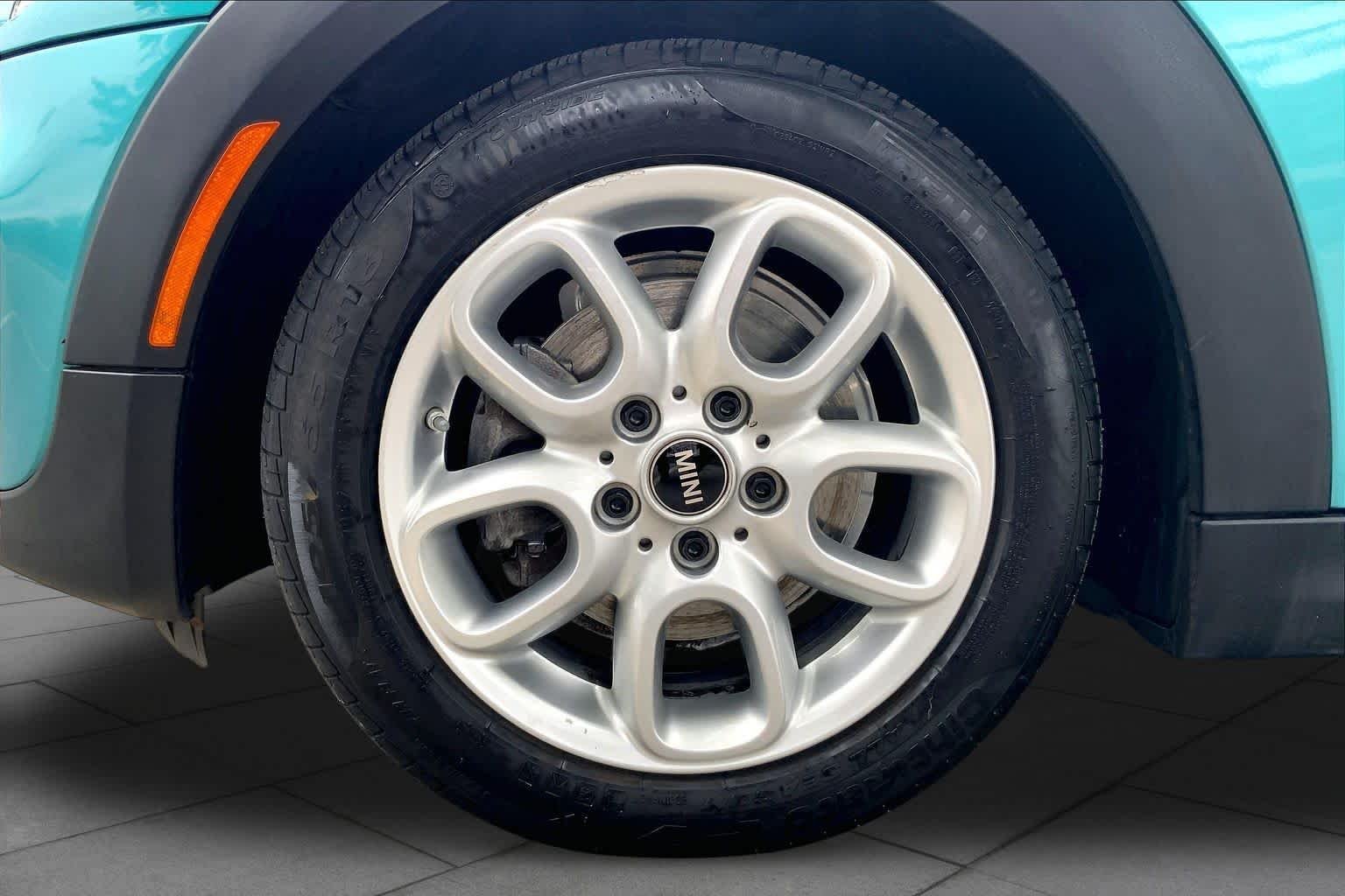 Used 2020 Caribbean Aqua Metallic MINI Cooper image 10