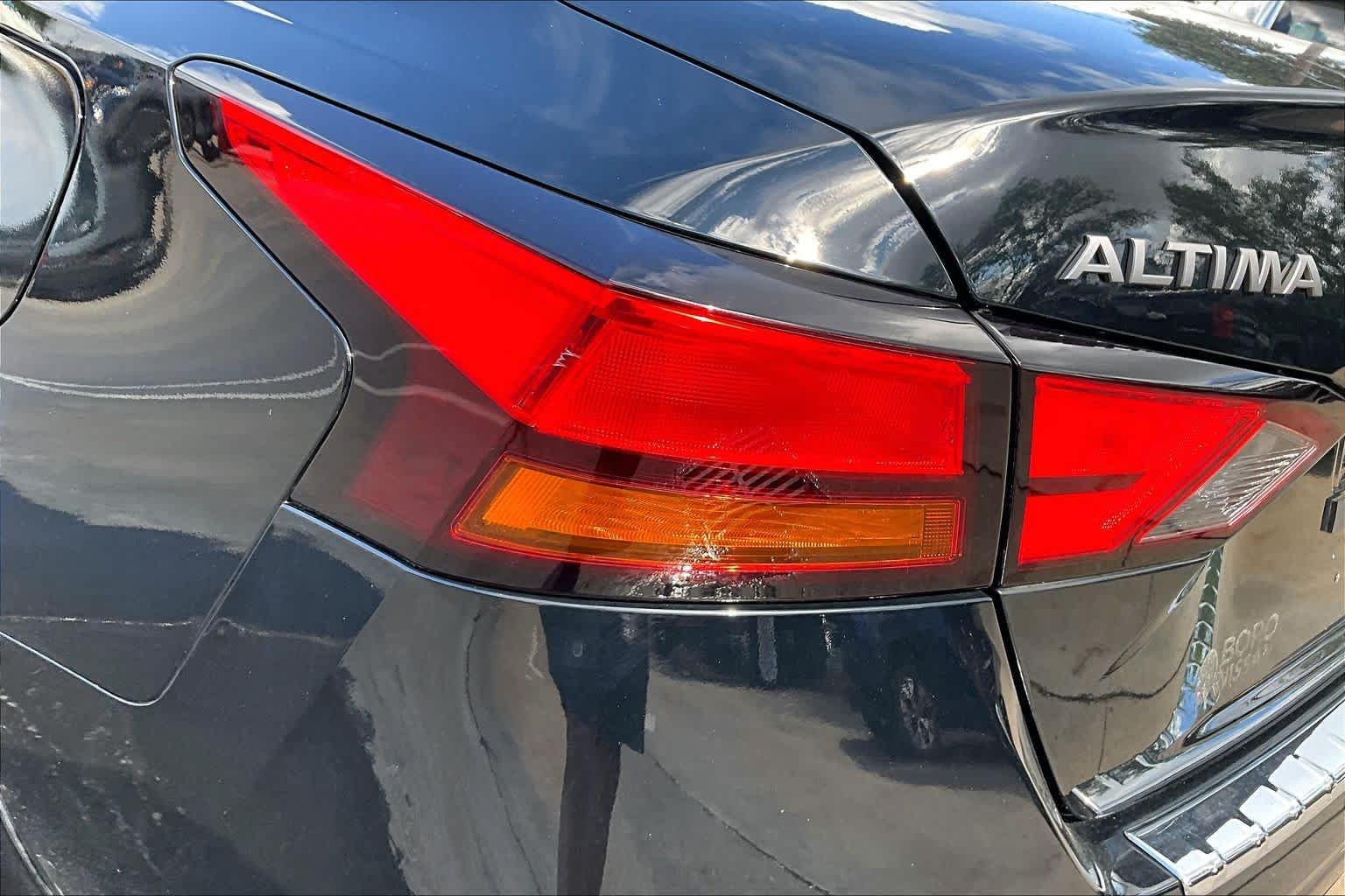 Used 2023 Super Black Nissan 2.5 SR image 27