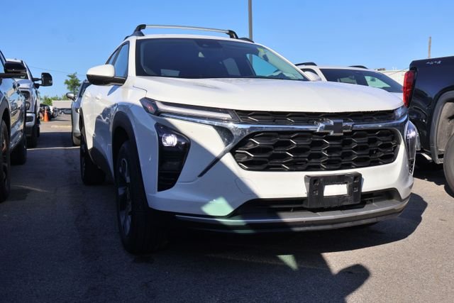 Used 2024 White Chevrolet LT image 3