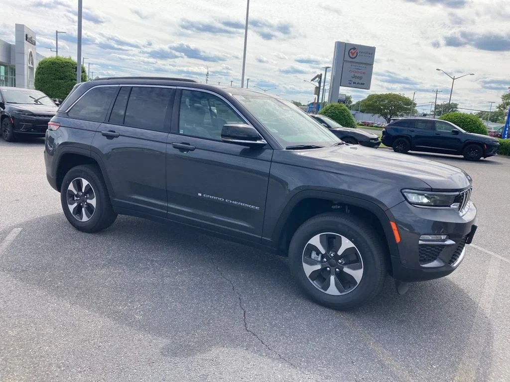 New 2024 Baltic Gray Metallic Clear-Coat Exterior Paint Jeep 4xe image 7