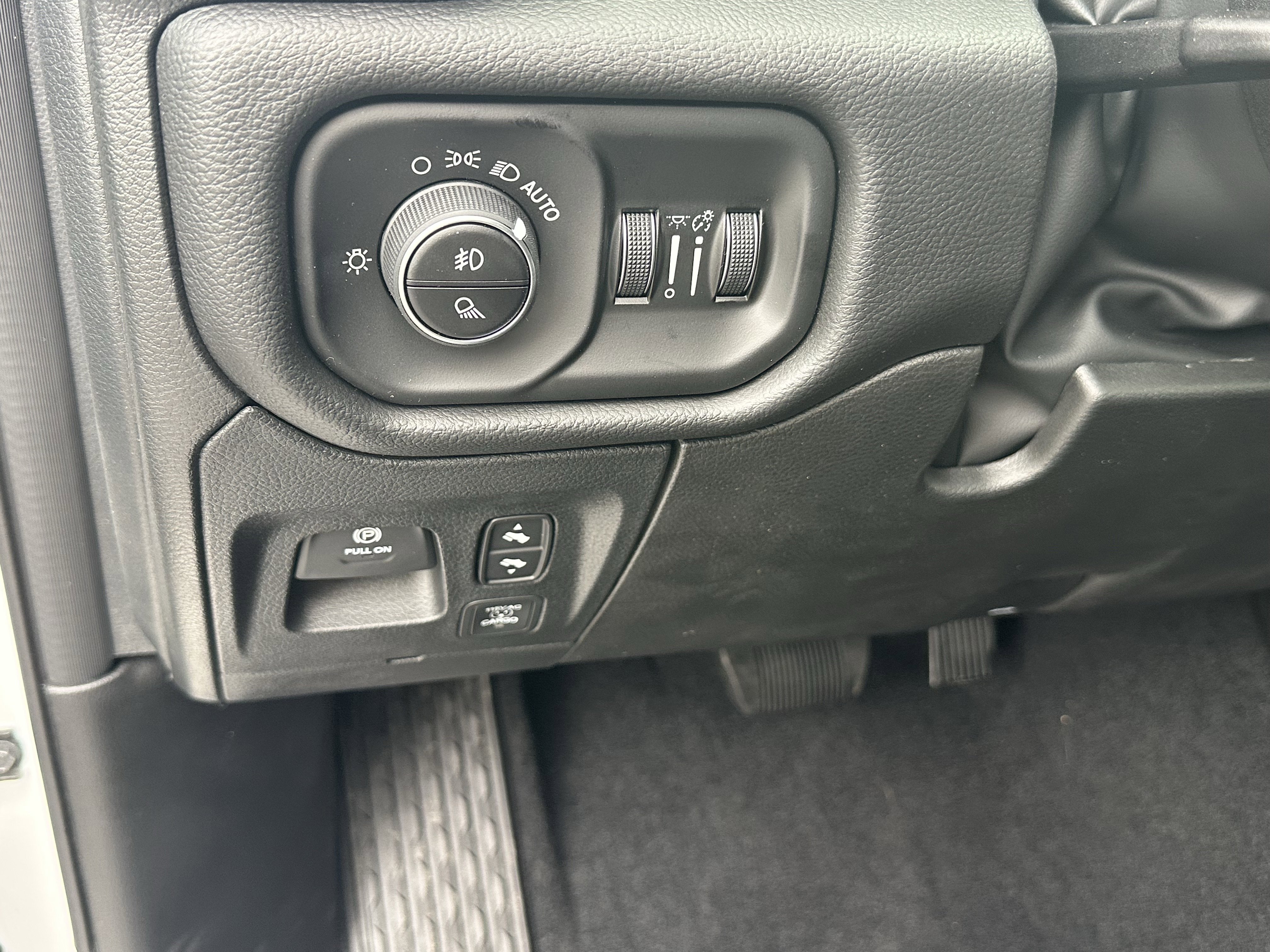 New 2026 Bright White Clear-Coat Exterior Paint RAM Laramie image 28