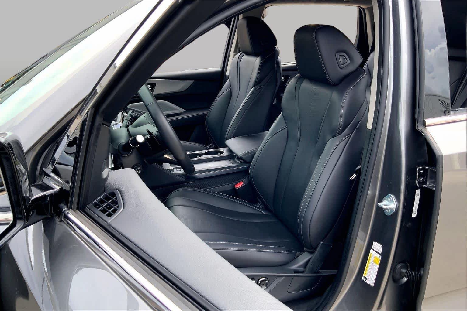 Used 2025 Liquid Carbon Metallic Acura w/Technology Package image 8