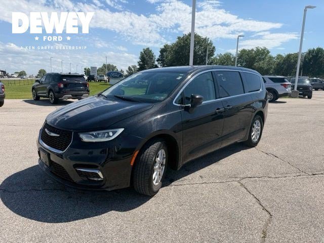Used 2023 Brilliant Black Crystal Pearlcoat Chrysler Touring L image 5