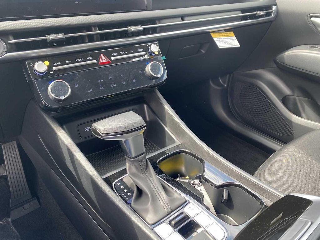 New 2026 Black Hyundai SEL FWD image 17