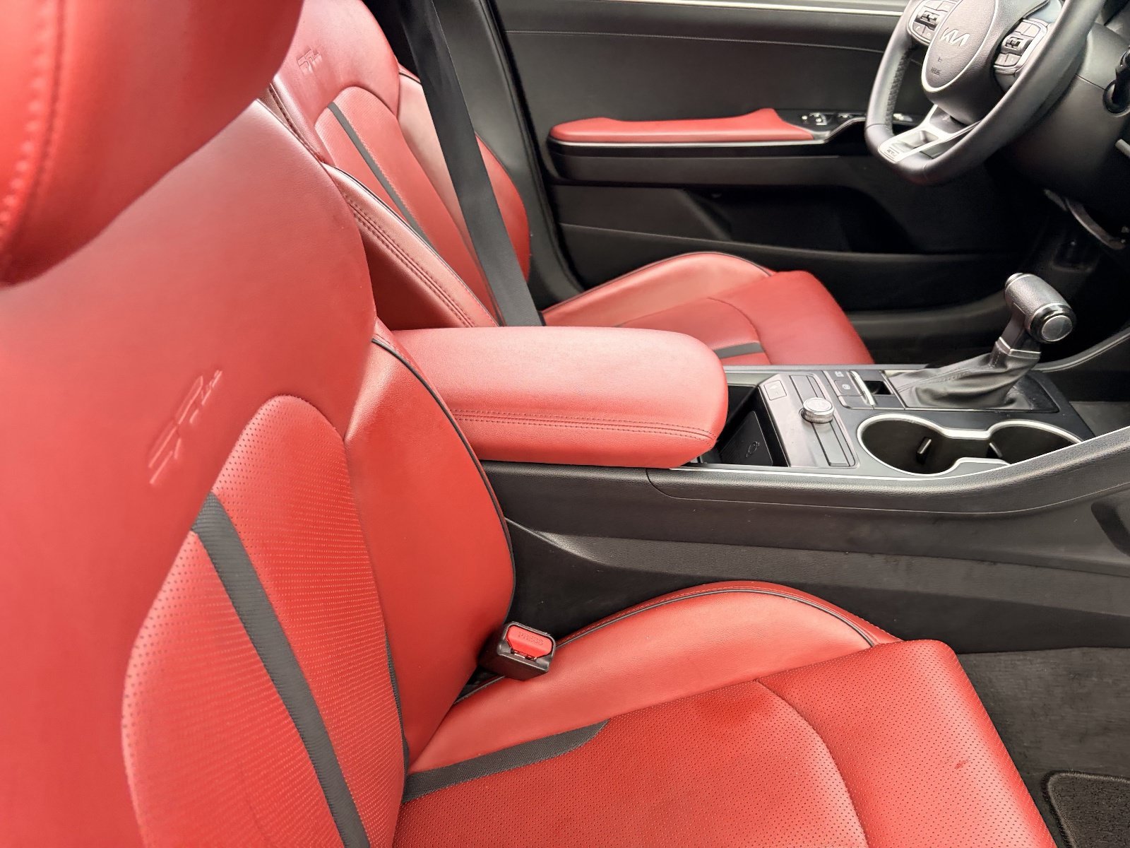 Used 2023 White Kia GT-Line image 5