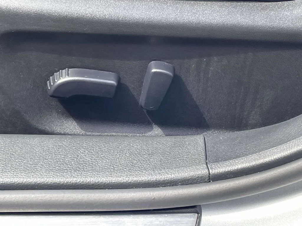 Used 2025 Silver Nissan 2.5 SV image 23