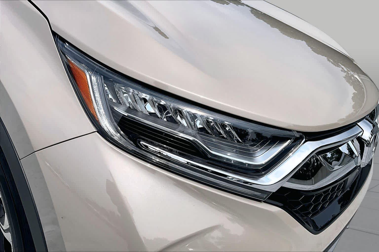Used 2017 White Diamond Pearl Honda Touring image 28