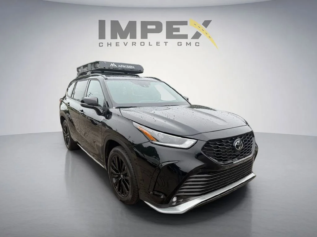 Used 2023  Toyota L image 7