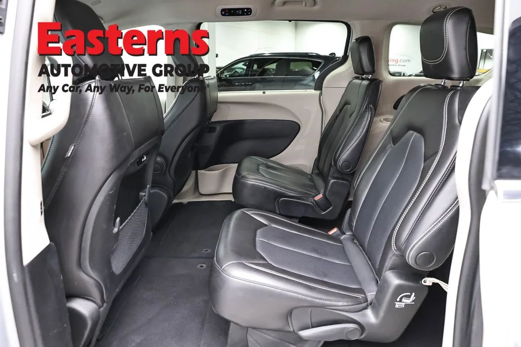Used 2023 Silver Chrysler Touring L image 23
