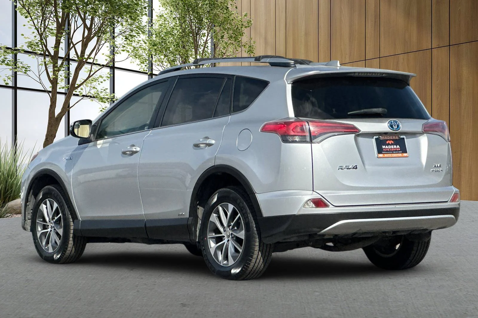 Used 2016  Toyota XLE image 6