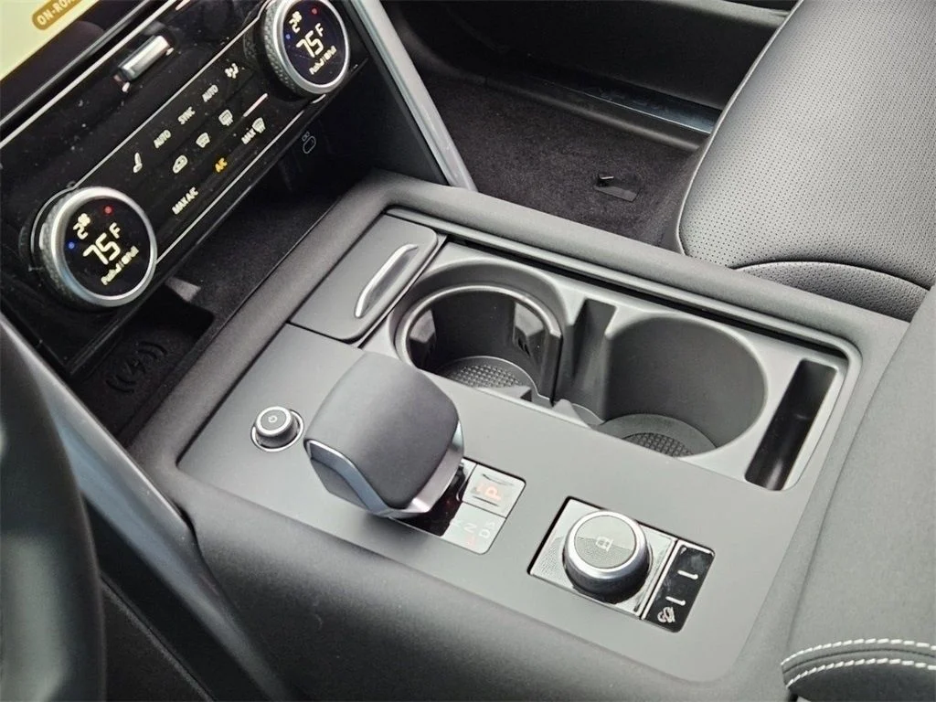 Used 2025 Black Land Rover Dynamic SE image 18