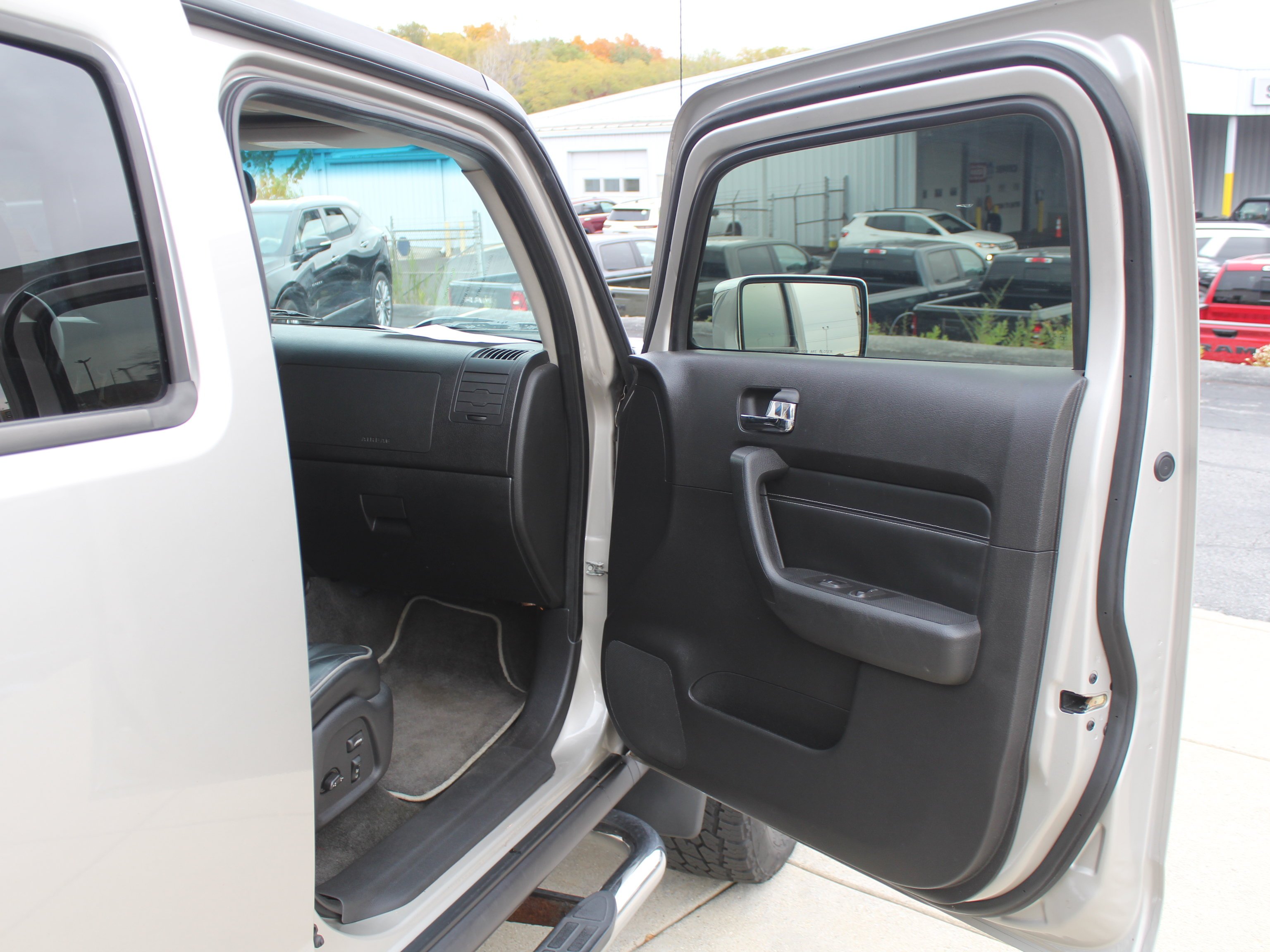 Used 2007 Boulder Gray Metallic HUMMER SUV image 26