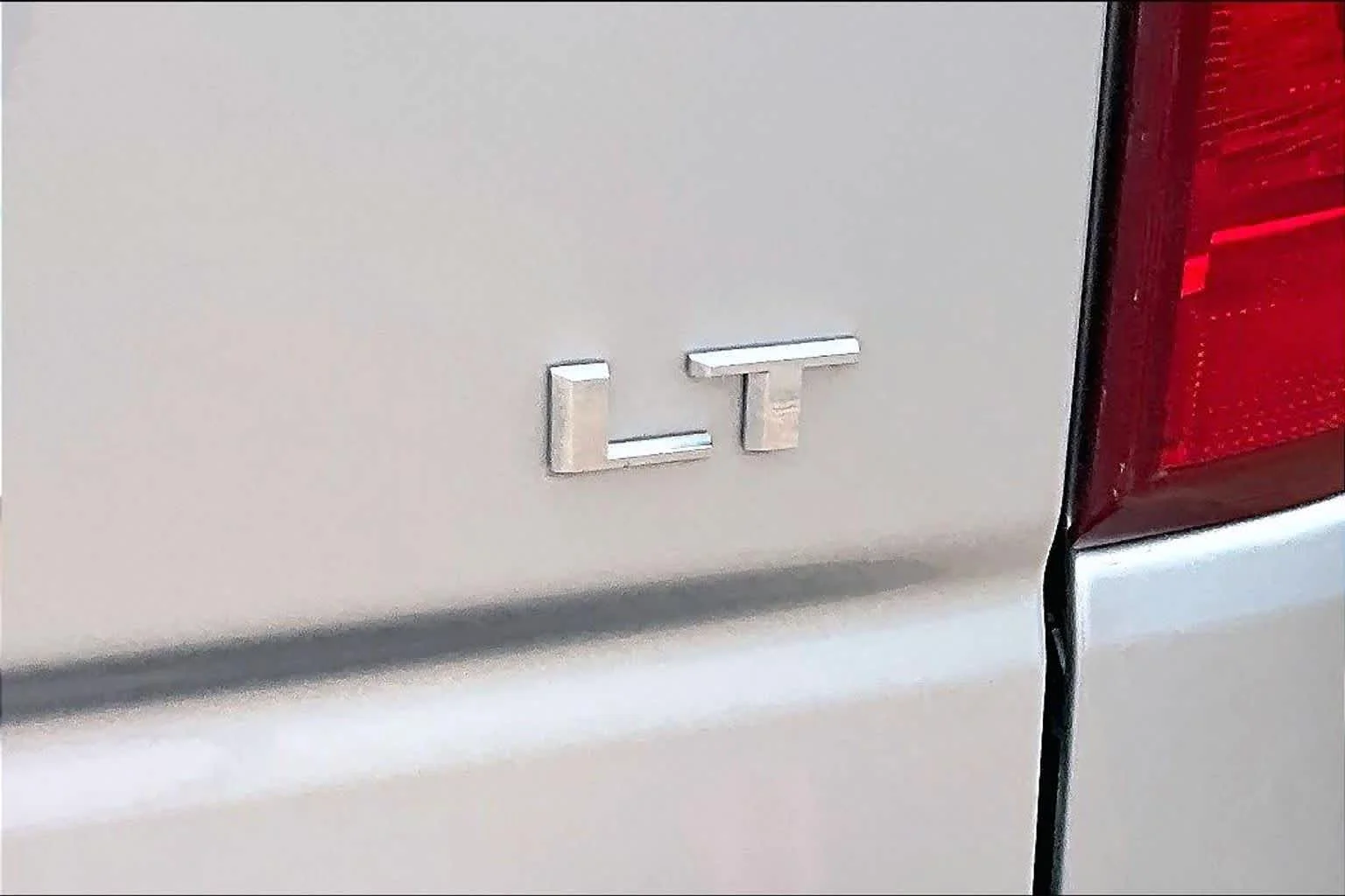 Used 2020 Silver Ice Metallic Chevrolet LT image 29